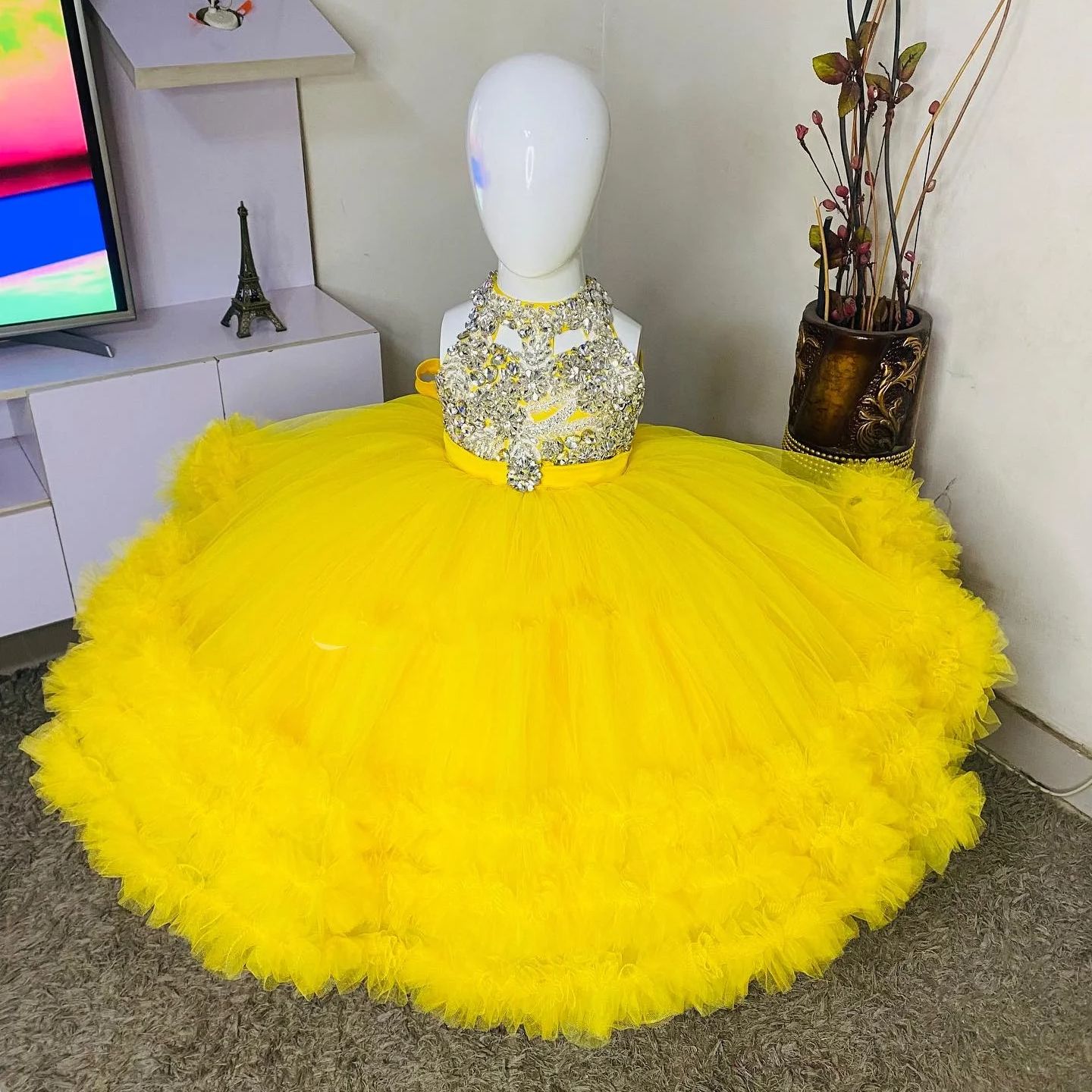Lindo vestido amarelo flor men - Embroidery Yellow Flower avaliação e preço