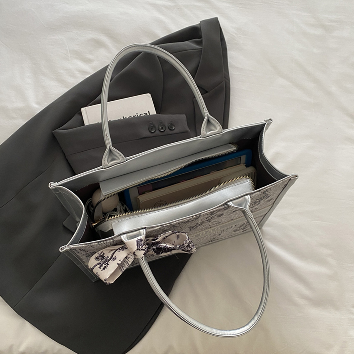 Bolsa Tote Feminina Luxuosa e  - Embroidery On Leather avaliação e preço
