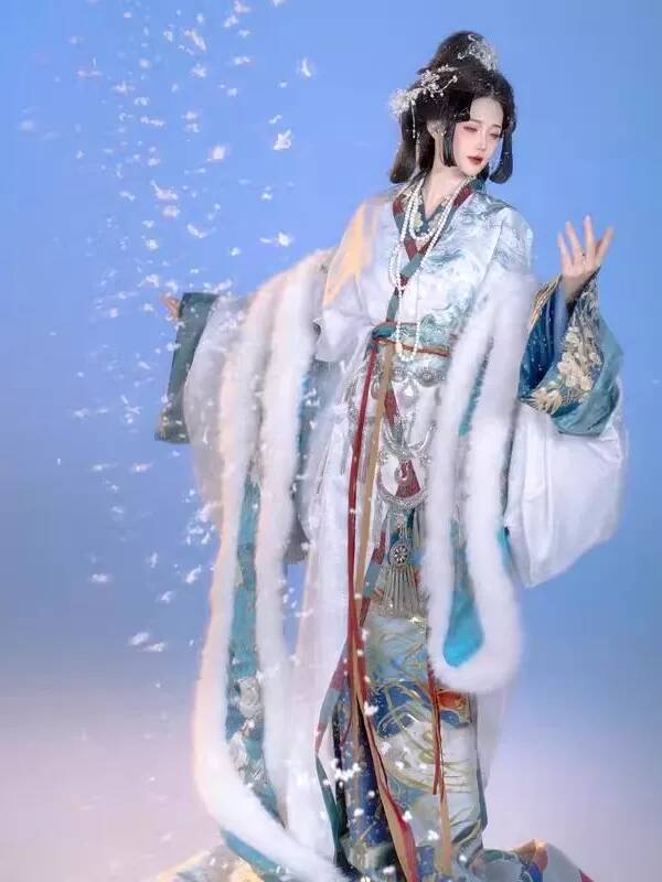 Novo Hanfu Feminino Zhan Guo R - Embroidery Knit avaliação e preço