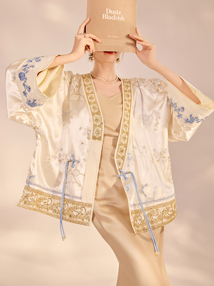 Jaqueta Feminina de Luxo com B - Embroidery Knit avaliação e preço