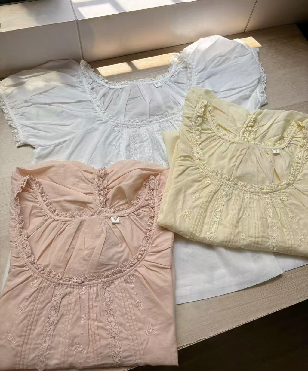 Camisa Feminina com Bordado em - Embroidery Patch avaliação e preço
